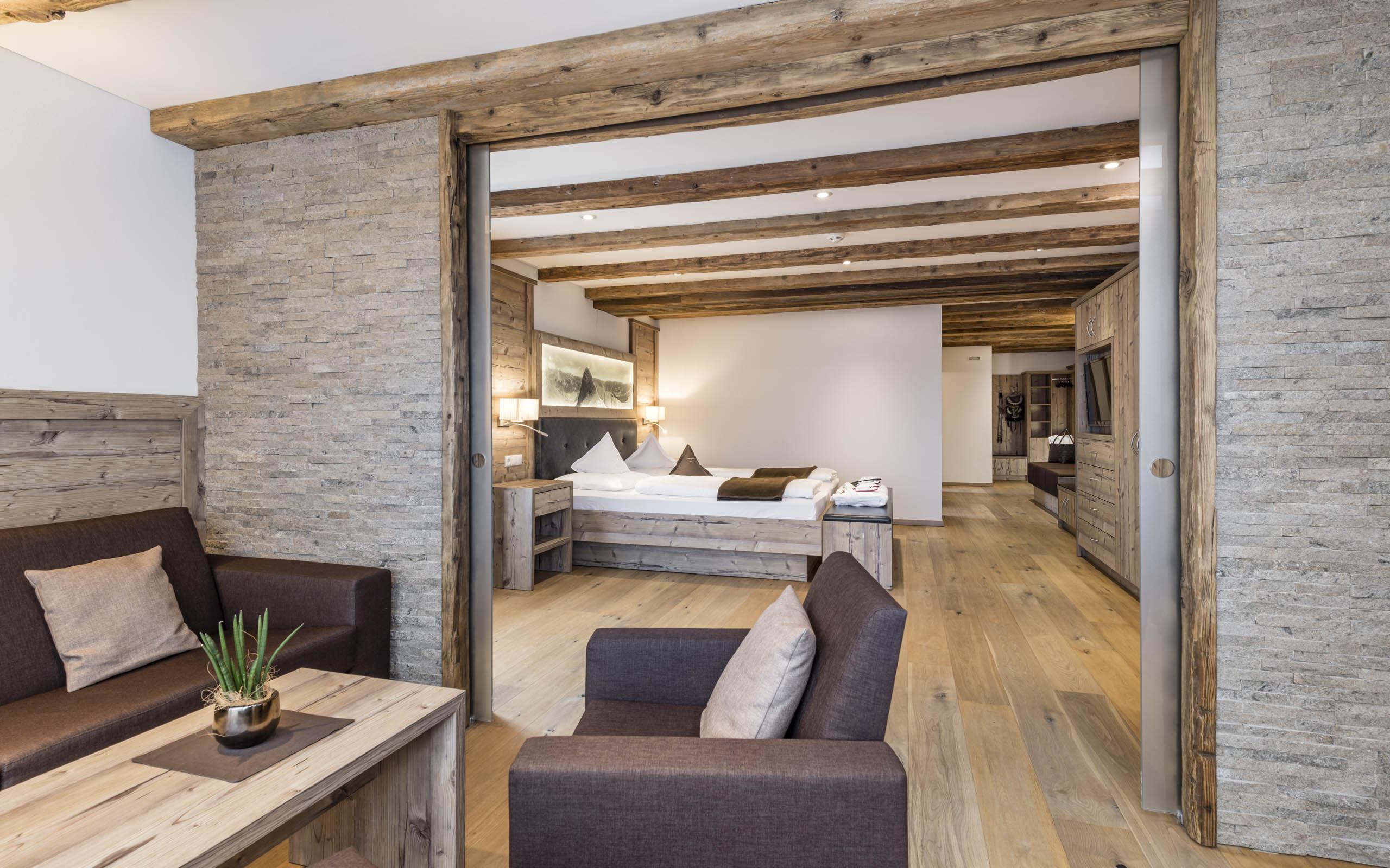 Tischlerkunst für alpine Wohnträume 