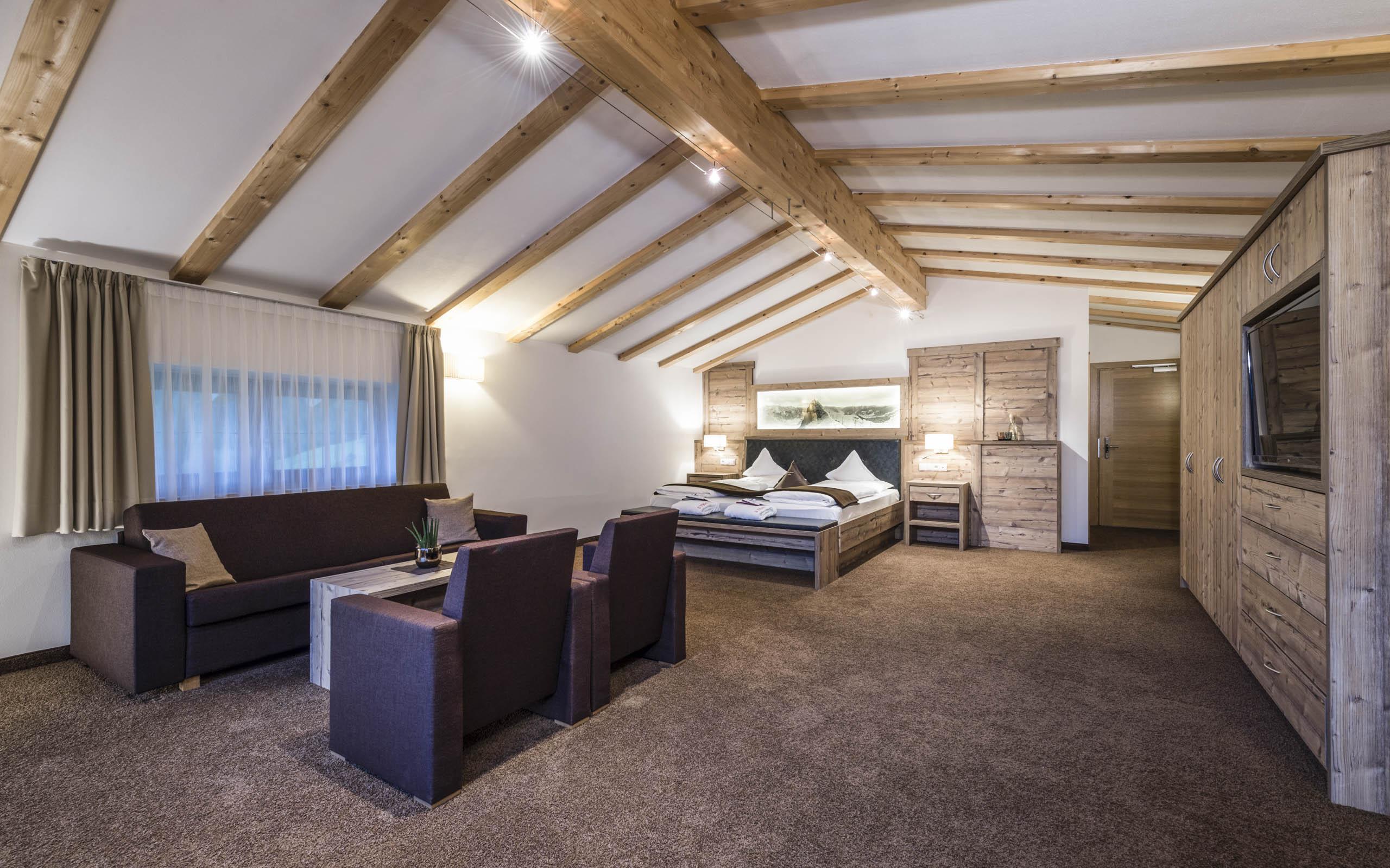 Tischlerkunst für alpine Wohnträume 