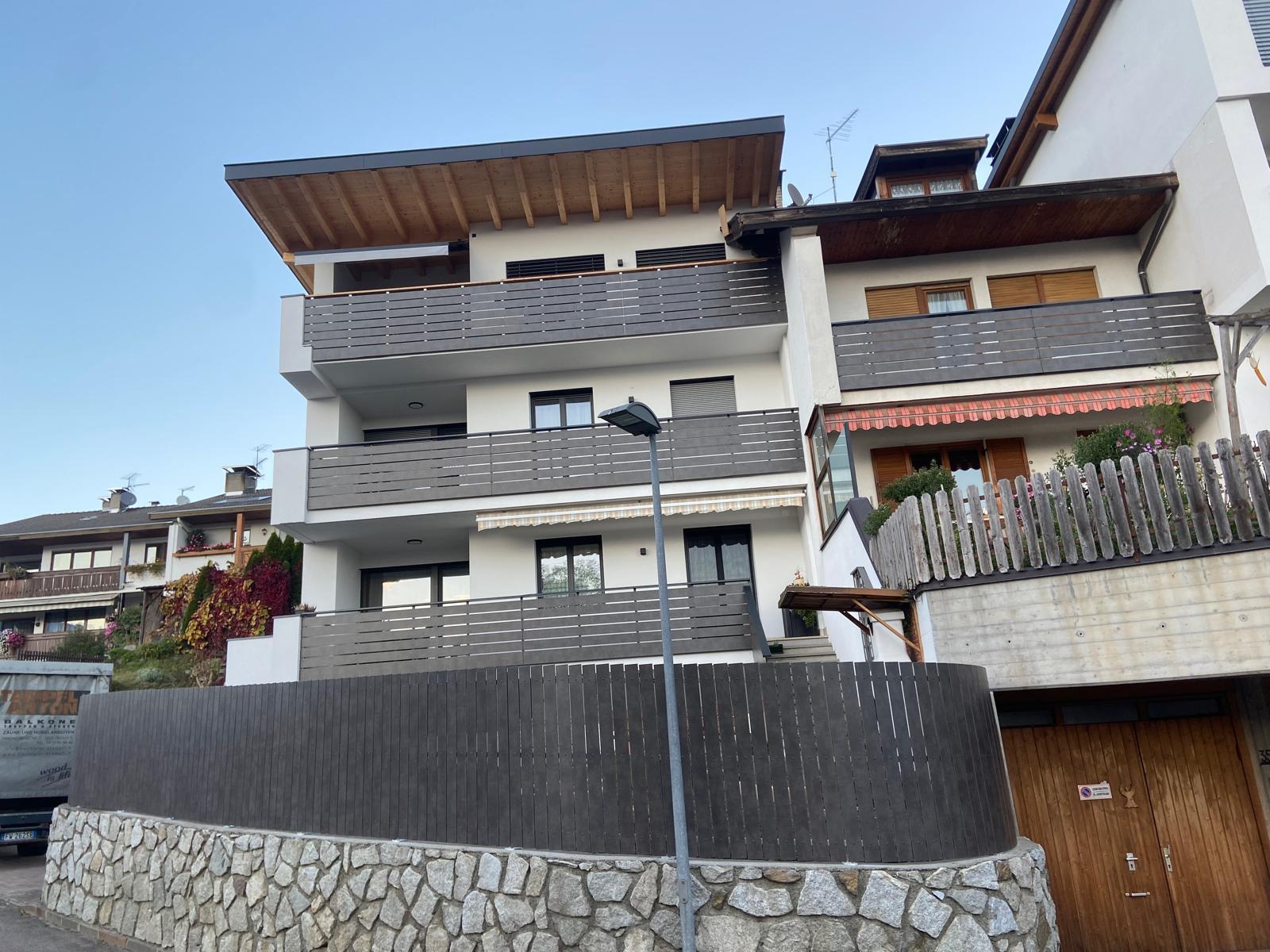 Stilvolle Balkon und Zaun HPL-Elemente - Funktion trifft Ästhetik